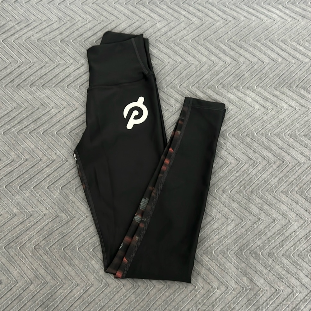 NWT Peloton Show Up Floral Legging